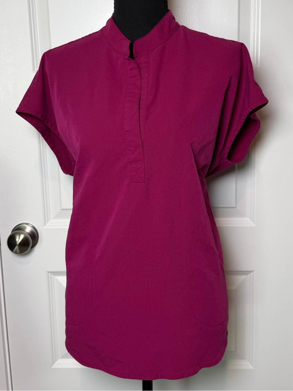 FIGS Rafaela Scrub Top M Raspberry WXXSW1003 Mandarin Collar Stretch Nurse